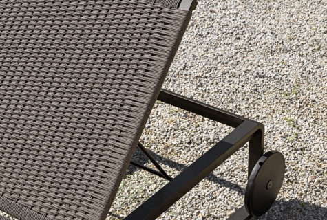 Guell by simplysofas.in